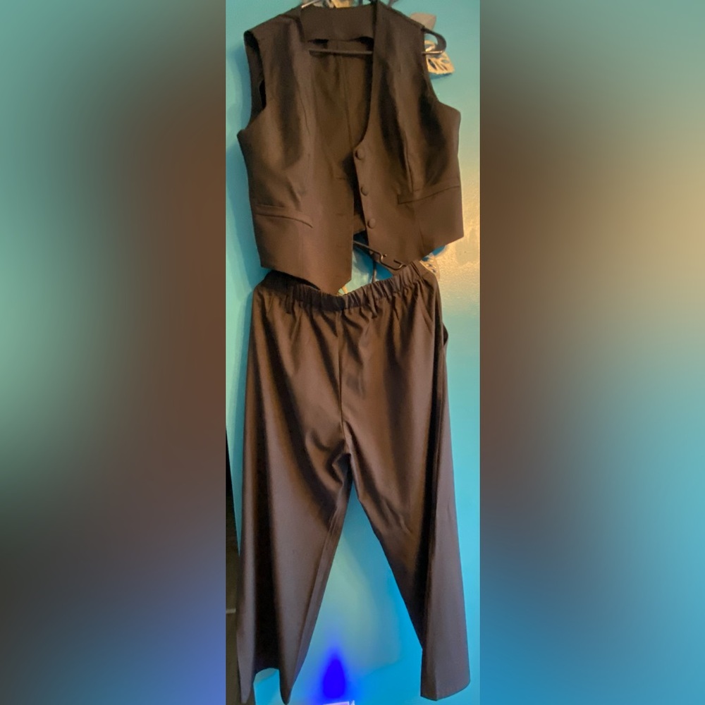 Women's simple Black Vest and Pants Set.